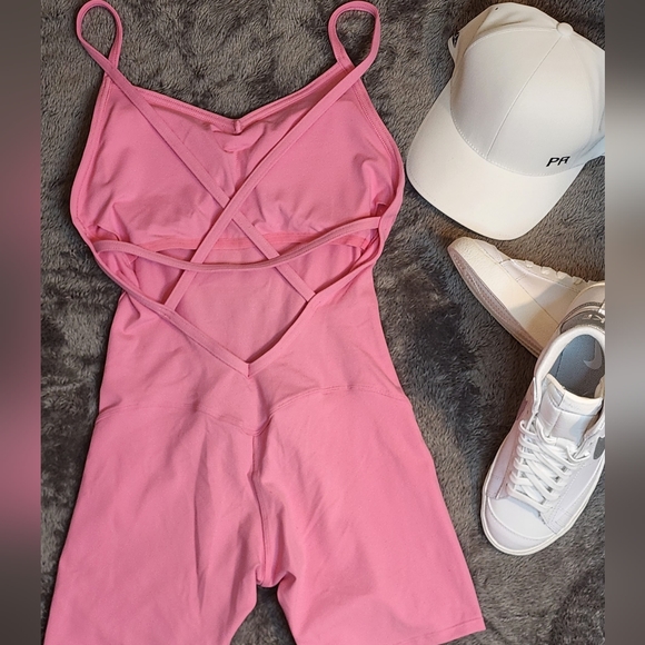 One Piece Workout Outfit - Picture 4 of 4